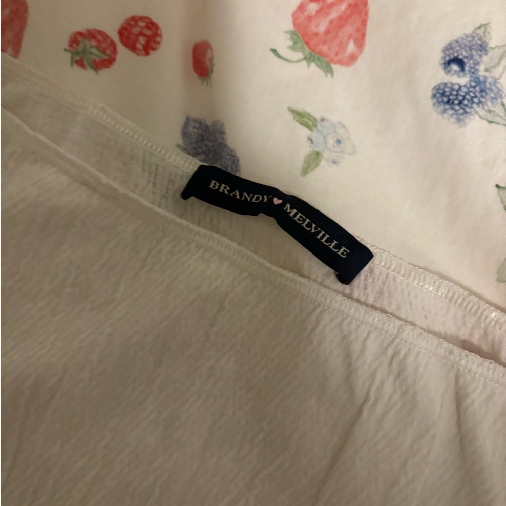 Brandy Melville off the shoulder top - Picture 3 of 4